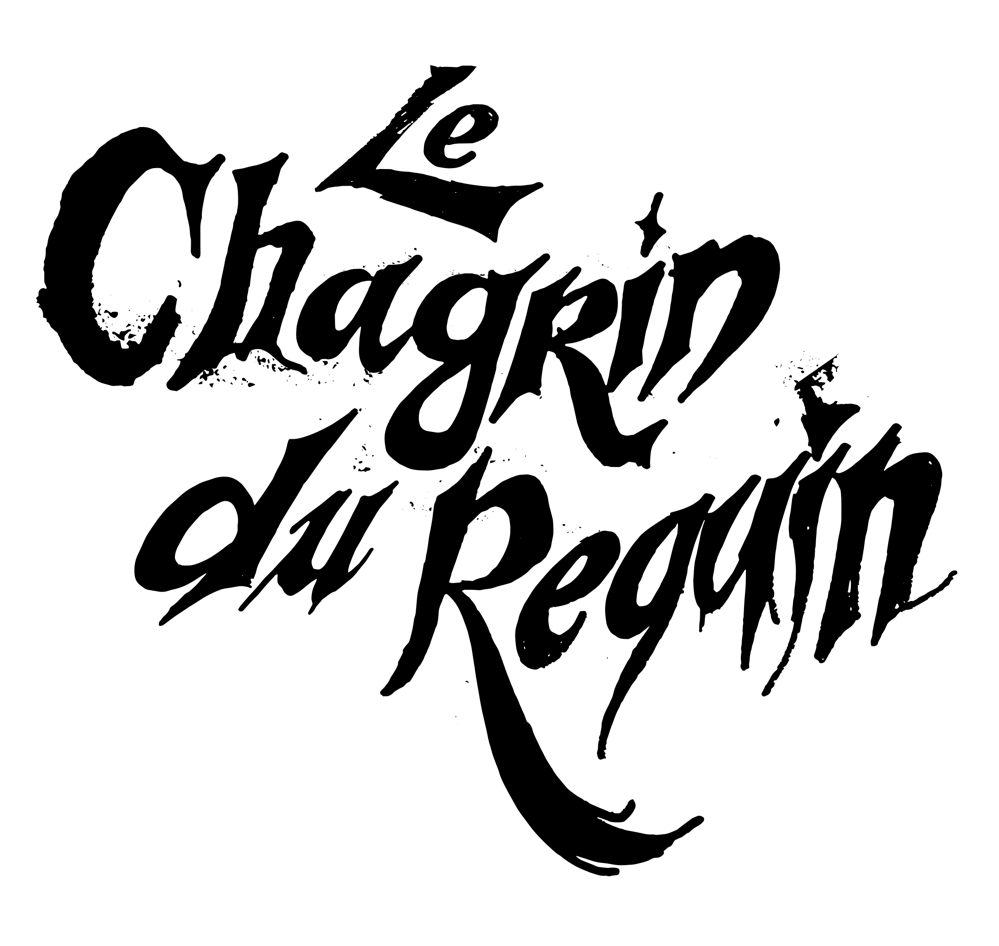 "Le titre en noir dans une calligraphie manuscrite et une composition plus resserrée."